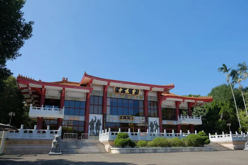 Lingyin Temple — another view