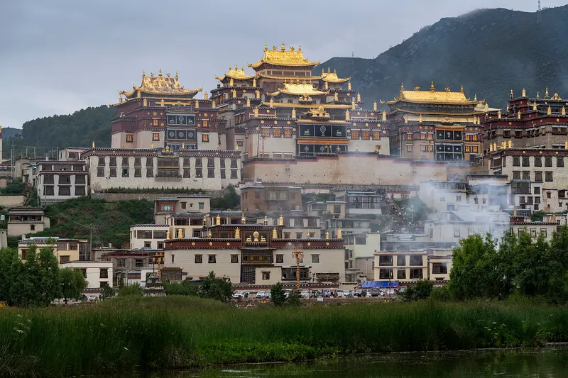 Shangri-La & Songzanlin Monastery — another view